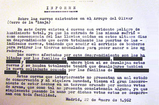 En zonas que hoy nos parecen muy céntricas, como la calle del Arroyo del Olivar, existían cuevas. Este informe datado en 1962 daba cuenta de la precariedad de las mismas hasta tal punto, que alertaba del “evidente peligro de hundimiento”. Las cuevas estaban excavadas en laderas con “vetas de arena” sin consistencia alguna y que “se desmoronan con facilidad”. (© Foto: JJMANCHA / Vallecasweb.com) En zonas que hoy nos parecen muy céntricas, como la calle del Arroyo del Olivar, existían cuevas. Este informe datado en 1962 daba cuenta de la precariedad de las mismas hasta tal punto, que alertaba del “evidente peligro de hundimiento”. Las cuevas estaban excavadas en laderas con “vetas de arena” sin consistencia alguna y que “se desmoronan con facilidad”. (© Foto: JJMANCHA / Vallecasweb.com)